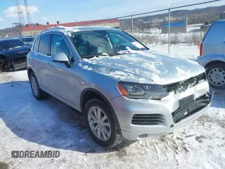 2013 Volkswagen Touareg Exec с VIN WVGEF9BP1DD009710, выставлен на аукционе IAAI как лот 41373715 с пробегом 109 783 миль миль и . История ставок и продаж доступна на DreamBid. Изображение 1.