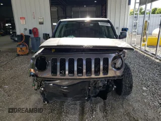 2016 Jeep Patriot Latitude z VIN 1C4NJPFA5GD699012, wystawiony jako Copart lot #55555095 z przebiegiem 82 643 mil mil oraz Szkoda całkowita • Salvage title. Historia ofert i sprzedaży dostępna na DreamBid. Obrazek 5.