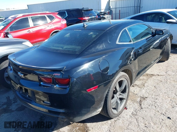 2011 Chevrolet Camaro 1LT z VIN 2G1FB1ED0B9195699, wystawiony jako IAAI lot #40918417 z przebiegiem 105 843 mil mil oraz . Historia ofert i sprzedaży dostępna na DreamBid. Obrazek 4.