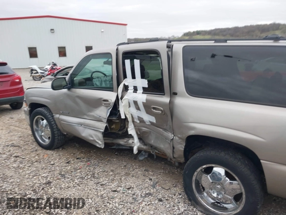 2000 Chevrolet Suburban LT with VIN 3GNFK16TXYG176564, listed as a IAAI auction lot 41785033 with 254,323 mi miles. Bid and sale history available at carsss.com. Image 6.