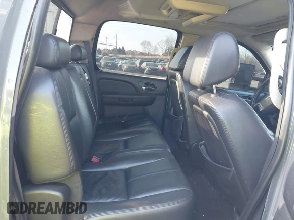 2008 GMC Sierra 3500HD SRW SLT z VIN 1GTHK33698F206358, wystawiony jako IAAI lot #41395304 z przebiegiem 280 645 mil mil oraz . Historia ofert i sprzedaży dostępna na DreamBid. Obrazek 8.