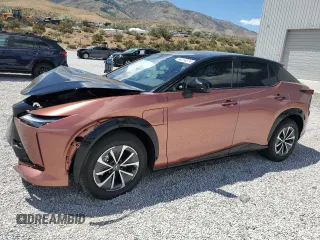 2024 Lexus RZ 450e Premium z VIN JTJAAAAB0RA024522, wystawiony jako Copart lot #64314874 z przebiegiem 884 mil mil oraz Szkody całkowita. Historia ofert i sprzedaży dostępna na DreamBid. Obrazek 1.