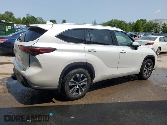 2022 Toyota Highlander XLE with VIN 5TDGZRBH1NS164177, listed as a Copart auction lot 58965595 with 72,284 mi miles and Salvage title. Bid and sale history available at DreamBid. Image 3.