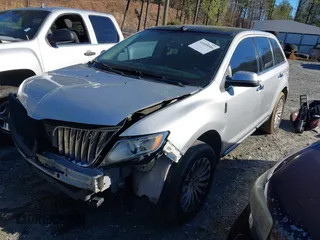 2014 Lincoln MKX with VIN 2LMDJ8JK3EBL15281, listed as a IAAI auction lot 41600646 with 201,995 mi miles. Bid and sale history available at carsss.com. Image 2.
