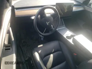 2023 Tesla Model Y Long Range z VIN 7SAYGAEE3PF596826, wystawiony jako Copart lot #50513045 z przebiegiem 30 747 mil mil oraz Szkoda całkowita • Salvage title. Historia ofert i sprzedaży dostępna na DreamBid. Obrazek 8.