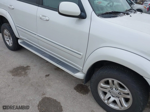 2006 Toyota Sequoia Limited with VIN 5TDBT48A06S275930, listed as a IAAI auction lot 41565423 with 192,993 mi miles. Bid and sale history available at carsss.com. Image 6.