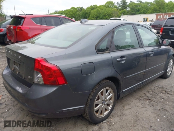 2009 Volvo S40 2.4L с VIN YV1MS382092458782, выставлен на аукционе IAAI как лот 42292466 с пробегом 136 917 миль миль и . История ставок и продаж доступна на DreamBid. Изображение 4.