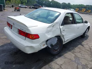 2001 Toyota Camry CE z VIN 4T1BG22KX1U767696, wystawiony jako IAAI lot #42271803 z przebiegiem 130 927 mil mil oraz . Historia ofert i sprzedaży dostępna na DreamBid. Obrazek 4.