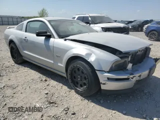 2006 Ford Mustang GT Deluxe z VIN 1ZVFT82H565248899, wystawiony jako Copart lot #52450805 z przebiegiem 166 284 mil mil oraz Czysty tytuł • Clean title. Historia ofert i sprzedaży dostępna na DreamBid. Obrazek 4.