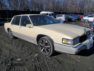 1990 Cadillac DeVille z VIN 1G6CD5333L4256377, wystawiony jako Copart lot #42613635 z przebiegiem 136 754 mil mil oraz Szkoda całkowita • Salvage title. Historia ofert i sprzedaży dostępna na DreamBid. Obrazek 4.
