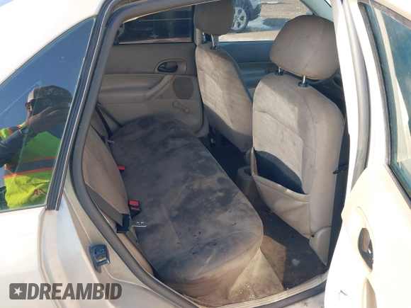 2006 Ford Focus S z VIN 1FAFP34N86W233472, wystawiony jako IAAI lot #42154557 z przebiegiem 150 143 mil mil oraz . Historia ofert i sprzedaży dostępna na DreamBid. Obrazek 8.