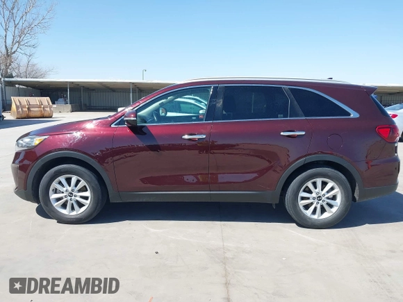 2019 Kia Sorento L z VIN 5XYPG4A32KG568841, wystawiony jako IAAI lot #41833435 z przebiegiem 103 426 mil mil oraz . Historia ofert i sprzedaży dostępna na DreamBid. Obrazek 14.