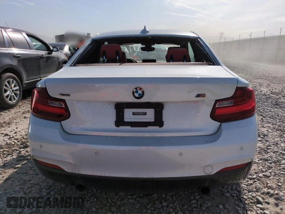 2018 BMW M2 z VIN WBS1J5C59J7B70092, wystawiony jako Copart lot #52558485 z przebiegiem 2 614 mil mil oraz Szkoda całkowita • Salvage title. Historia ofert i sprzedaży dostępna na DreamBid. Obrazek 6.