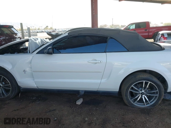 2007 Ford Mustang Deluxe with VIN 1ZVFT84N475280618, listed as a IAAI auction lot 41739867 with 194,934 mi miles and . Bid and sale history available at carsss.com. Image 14.