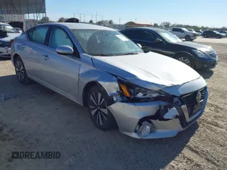 2021 Nissan Altima 2.5 SV with VIN 1N4BL4DV9MN340467, listed as a IAAI auction lot 41470877 with 61,678 mi miles. Bid and sale history available at carsss.com. Image 1.