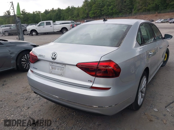 2019 Volkswagen Passat Wolfsburg Edition z VIN 1VWLA7A30KC002809, wystawiony jako IAAI lot #42341311 z przebiegiem 31 181 mil mil oraz . Historia ofert i sprzedaży dostępna na DreamBid. Obrazek 17.