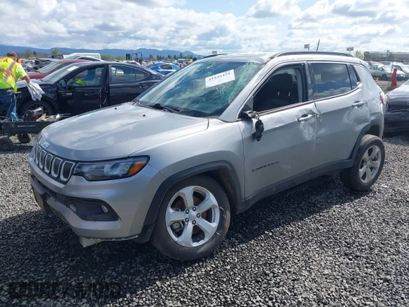 2022 Jeep Compass Altitude with VIN 3C4NJDBB9NT135223, listed as a IAAI auction lot 41935451 with 38,215 mi miles and . Bid and sale history available at carsss.com. Image 2.