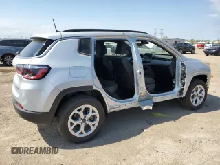 2025 Jeep Compass Latitude z VIN 3C4NJDBN1ST566404, wystawiony jako Copart lot #55024085 z przebiegiem 381 mil mil oraz Szkoda całkowita • Salvage title. Historia ofert i sprzedaży dostępna na DreamBid. Obrazek 3.