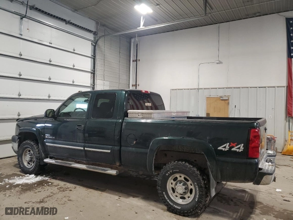 2006 Chevrolet Silverado 2500HD LT2 with VIN 1GCHK29D36E288414, listed as a Copart auction lot 44944195 with 122,258 mi miles and Salvage Title. Bid and sale history available at carsss.com. Image 2.