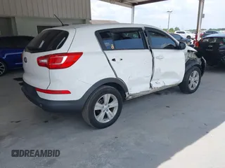 2013 Kia Sportage LX z VIN KNDPB3A2XD7521010, wystawiony jako IAAI lot #42297975 z przebiegiem 134 826 mil mil oraz . Historia ofert i sprzedaży dostępna na DreamBid. Obrazek 4.