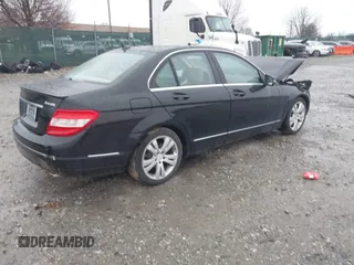 2011 Mercedes-Benz C 300 Sport z VIN WDDGF8BB4BR173695, wystawiony jako IAAI lot #41863191 z przebiegiem 84 165 mil mil oraz . Historia ofert i sprzedaży dostępna na DreamBid. Obrazek 4.