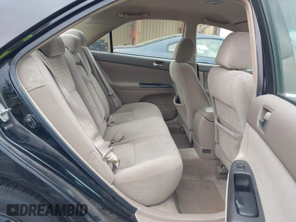 2005 Toyota Camry STD z VIN 4T1BE32K35U005795, wystawiony jako IAAI lot #42436495 z przebiegiem 216 913 mil mil oraz . Historia ofert i sprzedaży dostępna na DreamBid. Obrazek 8.