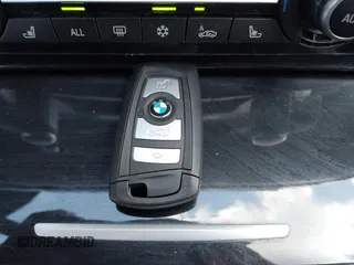 2011 BMW 5 Series GT 535i xDrive with VIN WBASP2C50BC337015, listed as a IAAI auction lot 42209500 with 136,961 mi miles. Bid and sale history available at carsss.com. Image 11.