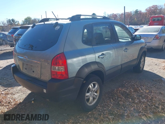 2008 Hyundai Tucson SE with VIN KM8JN12D38U734630, listed as a IAAI auction lot 40819696 with 240,265 mi miles and . Bid and sale history available at DreamBid. Image 4.