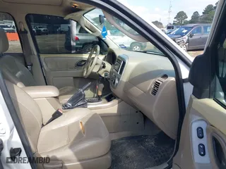 2006 Ford Escape XLT with VIN 1FMYU03176KC35659, listed as a IAAI auction lot 41434315 with 133,746 mi miles. Bid and sale history available at carsss.com. Image 5.