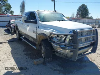 2018 Ram 2500 Laramie z VIN 3C6UR5NL5JG303402, wystawiony jako IAAI lot #41830149 z przebiegiem 111 185 mil mil oraz . Historia ofert i sprzedaży dostępna na DreamBid. Obrazek 1.