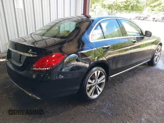 2021 Mercedes-Benz C 300 z VIN W1KWF8EB2MR642843, wystawiony jako IAAI lot #42167645 z przebiegiem 50 435 mil mil oraz . Historia ofert i sprzedaży dostępna na DreamBid. Obrazek 4.
