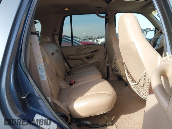 1998 Ford Expedition XLT with VIN 1FMRU17L5WLA66306, listed as a IAAI auction lot 41145712 with 93,966 mi miles. Bid and sale history available at carsss.com. Image 8.