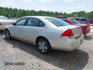 2008 Chevrolet Impala LS z VIN 2G1WB58K681201773, wystawiony jako IAAI lot #42240644 z przebiegiem 235 778 mil mil oraz . Historia ofert i sprzedaży dostępna na DreamBid. Obrazek 3.