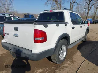 2010 Ford Explorer Sport Trac XLT z VIN 1FMEU3BE4AUA31407, wystawiony jako IAAI lot #41771678 z przebiegiem 105 988 mil mil oraz . Historia ofert i sprzedaży dostępna na DreamBid. Obrazek 4.