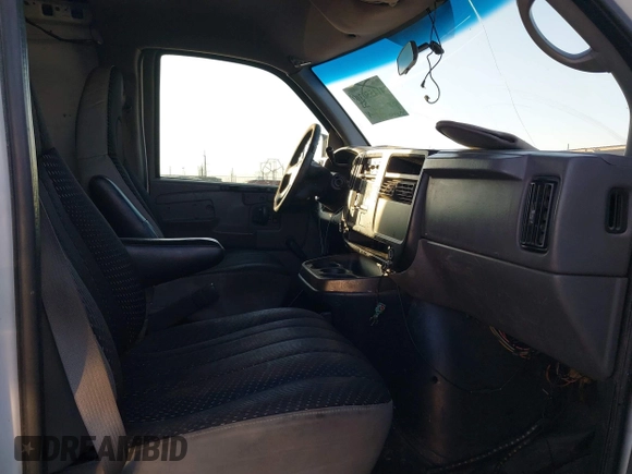 2007 GMC Savana Cargo Van with VIN 1GTGG29V571131451, listed as a IAAI auction lot 41455030 with 336,397 mi miles. Bid and sale history available at carsss.com. Image 5.