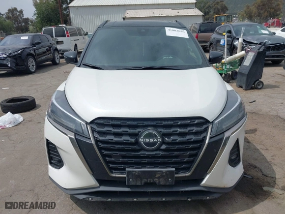 2022 Nissan Kicks SR with VIN 3N1CP5DV8NL484704, listed as a IAAI auction lot 41882050 with 70,535 mi miles. Bid and sale history available at carsss.com. Image 13.