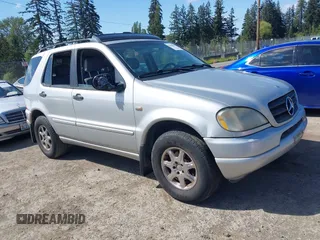 2000 Mercedes-Benz M-Class with VIN 4JGAB54E7YA146298, listed as a IAAI auction lot 42146029 with 1 mi miles. Bid and sale history available at carsss.com. Image 1.