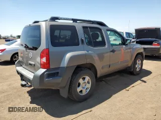 2005 Nissan Xterra S z VIN 5N1AN08W75C642635, wystawiony jako Copart lot #60155105 z przebiegiem 285 853 mil mil oraz Czysty tytuł • Clean title. Historia ofert i sprzedaży dostępna na DreamBid. Obrazek 3.