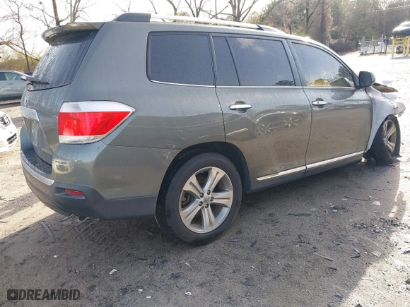 2011 Toyota Highlander Limited with VIN 5TDYK3EH6BS041570, listed as a IAAI auction lot 41718357 with 1 mi miles. Bid and sale history available at carsss.com. Image 4.