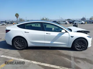 2025 Tesla Model 3 Long Range with VIN 5YJ3E1EA4SF903567, listed as a IAAI auction lot 42453246 with 19,365 mi miles and . Bid and sale history available at DreamBid. Image 14.