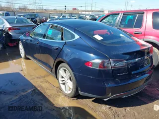 2013 Tesla Model S with VIN 5YJSA1CG2DFP14689, listed as a IAAI auction lot 41648508 with 98,578 mi miles and . Bid and sale history available at carsss.com. Image 3.