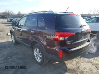 2015 Kia Sorento LX with VIN 5XYKTDA70FG580629, listed as a IAAI auction lot 41623587 with 105,266 mi miles. Bid and sale history available at carsss.com. Image 3.