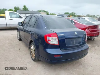 2009 Suzuki SX4 Sport FWD z VIN JS2YC414196200260, wystawiony jako IAAI lot #42354835 z przebiegiem 175 909 mil mil oraz . Historia ofert i sprzedaży dostępna na DreamBid. Obrazek 3.