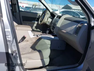 2011 Mercury Mariner z VIN 4M2CN8B70BKJ04853, wystawiony jako IAAI lot #41345383 z przebiegiem 259 727 mil mil oraz . Historia ofert i sprzedaży dostępna na DreamBid. Obrazek 5.