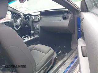 2005 Ford Mustang Deluxe z VIN 1ZVFT80N855245440, wystawiony jako IAAI lot #42428523 z przebiegiem 200 198 mil mil oraz . Historia ofert i sprzedaży dostępna na DreamBid. Obrazek 5.