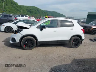 2020 Chevrolet Trax LT z VIN 3GNCJPSB1LL232882, wystawiony jako IAAI lot #42230988 z przebiegiem 48 943 mil mil oraz . Historia ofert i sprzedaży dostępna na DreamBid. Obrazek 15.