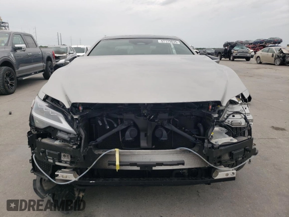 2024 Lexus LS 500 z VIN JTHD51FF8R5020127, wystawiony jako Copart lot #57173835 z przebiegiem 5 020 mil mil oraz Szkoda całkowita • Salvage title. Historia ofert i sprzedaży dostępna na DreamBid. Obrazek 5.