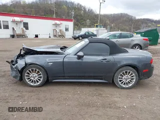 2017 FIAT 124 Spider Lusso z VIN JC1NFAEK7H0106877, wystawiony jako IAAI lot #42049505 z przebiegiem 54 487 mil mil oraz . Historia ofert i sprzedaży dostępna na DreamBid. Obrazek 15.