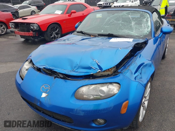 2006 Mazda MX-5 Miata Touring z VIN JM1NC25FX60102209, wystawiony jako IAAI lot #41940771 z przebiegiem 165 003 mil mil oraz . Historia ofert i sprzedaży dostępna na DreamBid. Obrazek 6.