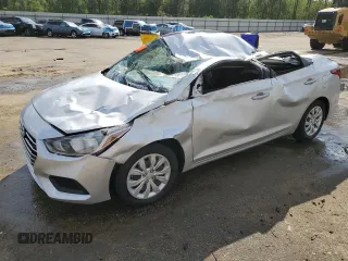 2021 Hyundai Accent SE z VIN 3KPC24A65ME143279, wystawiony jako Copart lot #52489585 z przebiegiem 61 106 mil mil oraz Nie do naprawy • Non repairable. Historia ofert i sprzedaży dostępna na DreamBid. Obrazek 1.